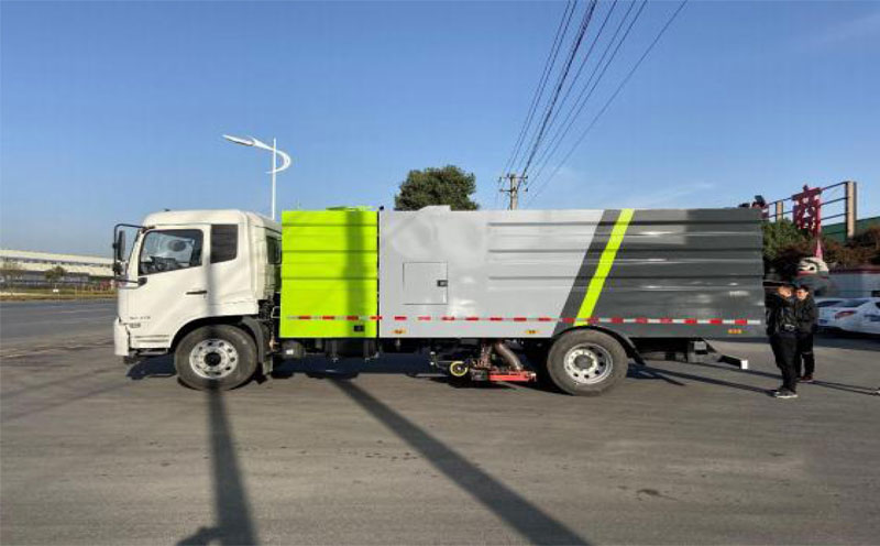 CLW東風(fēng)天錦中置吸塵車(chē)多少錢(qián)一臺(tái)