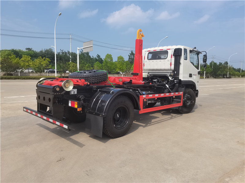 福田瑞沃大金剛ES5鉤臂垃圾車評(píng)測(cè)玉柴200馬力