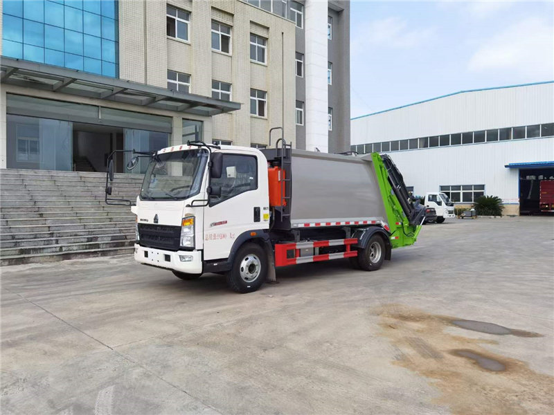 重汽豪沃7方壓縮式垃圾車評測價格實惠