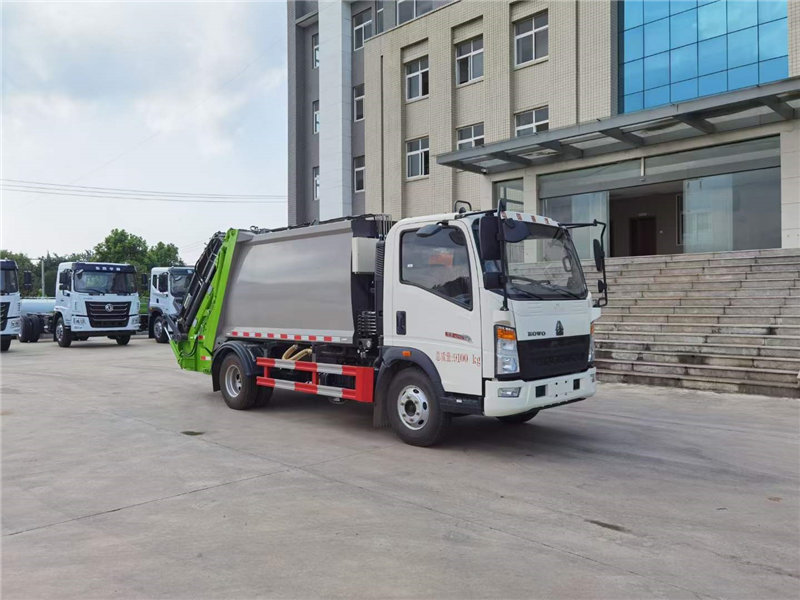 重汽豪沃7方壓縮式垃圾車評測價格實惠