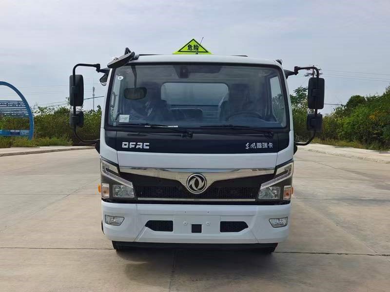 東風(fēng)福瑞卡10.1方加油車評測底盤扎實(shí)上裝可靠