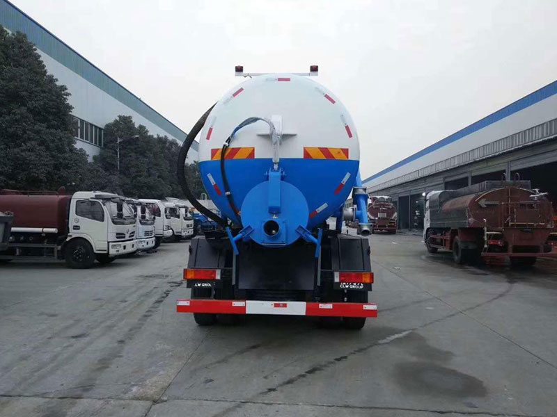 國六CLW15.4方東風(fēng)天龍后八輪吸污車