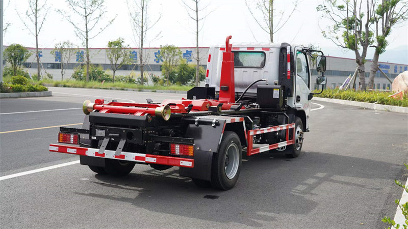 湖北三環(huán)創(chuàng)客勾臂垃圾車評測能下地下室
