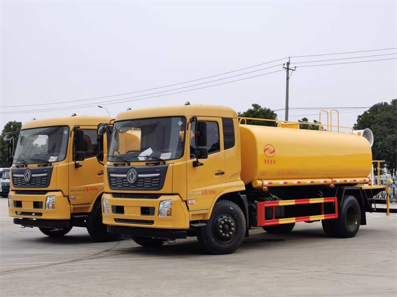 15方東風(fēng)天錦灑水車康明斯發(fā)動(dòng)機(jī)230馬力（6缸）