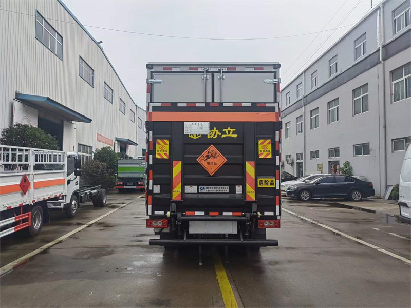 福田歐馬可爆破器材運輸車公告已完善帶導(dǎo)流罩