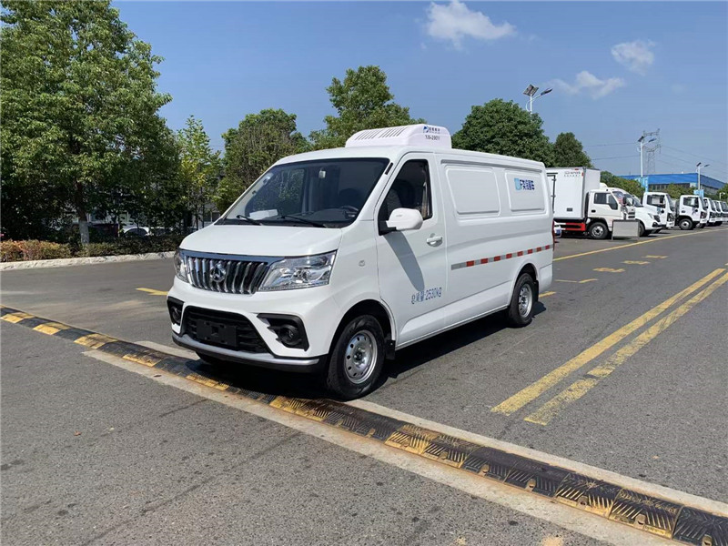 長(zhǎng)安睿行M80新款面包車?yán)洳剀?.6排量動(dòng)力強(qiáng)勁