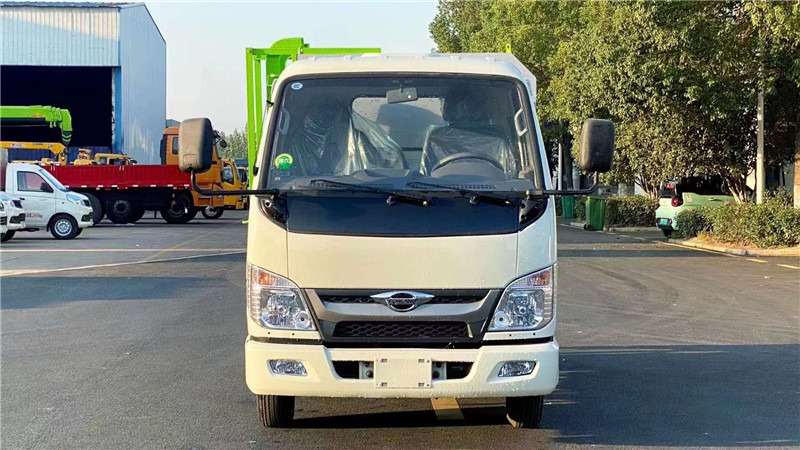 福田側(cè)裝掛桶垃圾車5檔變速箱6.00R15鋼絲胎