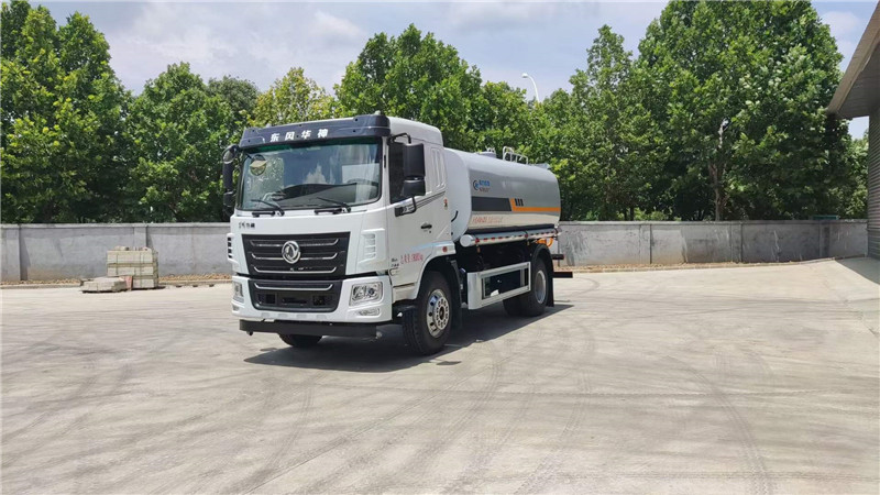 藍(lán)牌4.5方凱馬壓縮式垃圾車