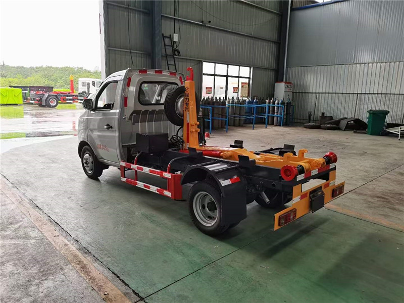 長(zhǎng)安后雙輪3方鉤臂垃圾車