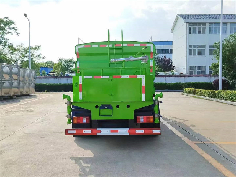 重汽豪沃7方藍(lán)牌灑水車C照可開10月價格現(xiàn)車50臺