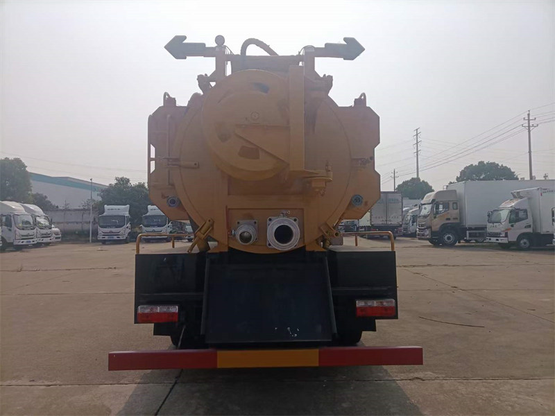 東風福瑞卡12方清洗吸污車云內(nèi)185馬力發(fā)動機