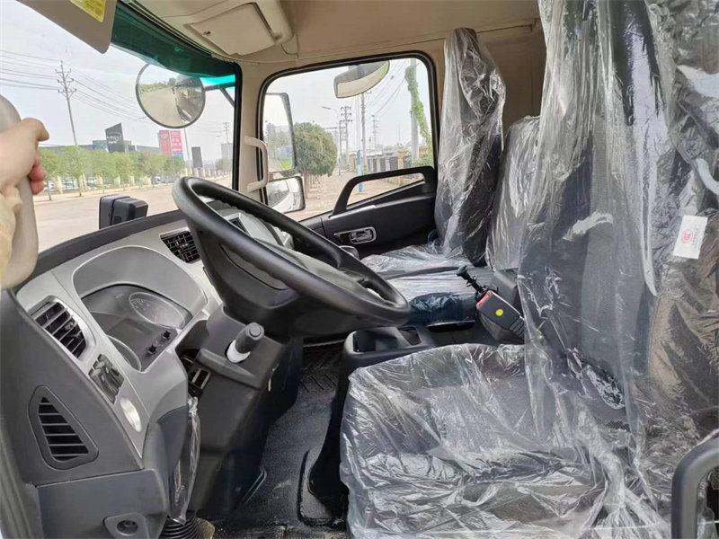 陜汽15方灑水車六缸發(fā)動機價格性價比高