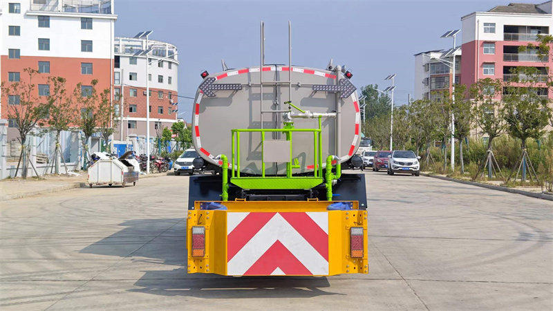 東風(fēng)多利卡D9防撞灑水車(chē)一車(chē)兩用正常上牌免征購(gòu)置稅