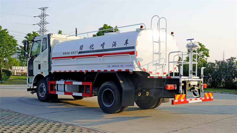 解放黃牌12方灑水車國(guó)六180馬力性價(jià)比高