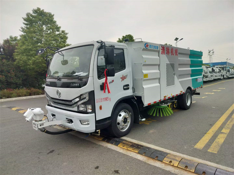 東風(fēng)9方洗掃車一車多用價(jià)格實(shí)惠
