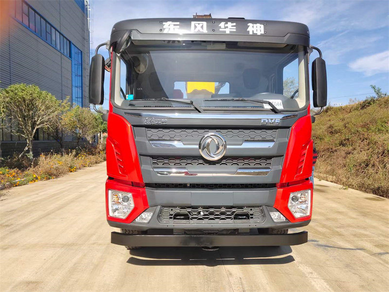 東風(fēng)華神DV5前四后八隨車(chē)吊動(dòng)力充沛