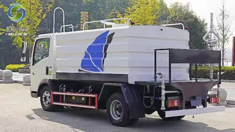 重汽豪沃5-7方抑塵車現(xiàn)車直銷包上牌