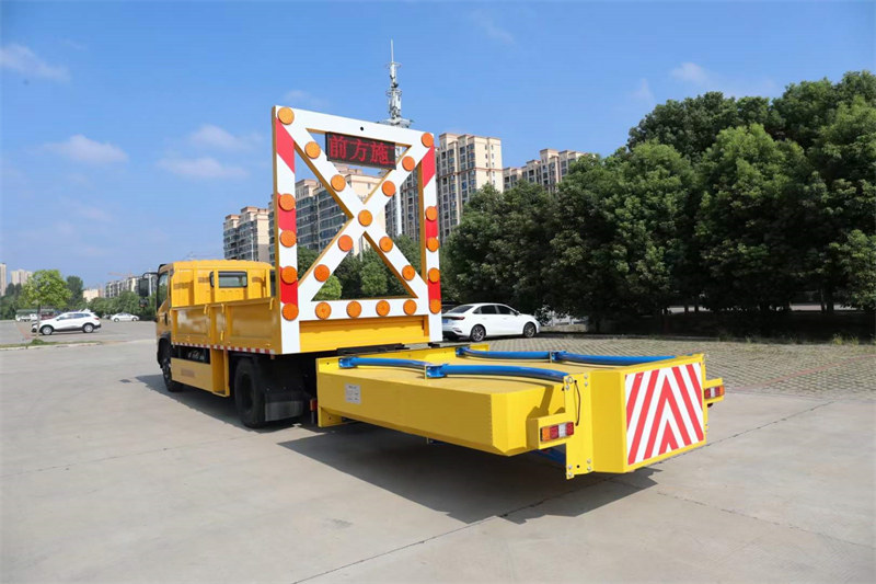 大運(yùn)100k防撞緩沖車生產(chǎn)廠家現(xiàn)車出售