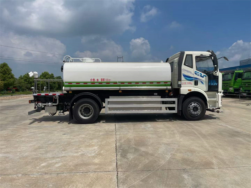 解放11立方純電動(dòng)灑水車配置價(jià)格