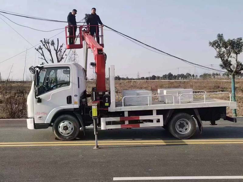 柳汽乘龍藍(lán)牌隨車吊實(shí)力派神器能站人