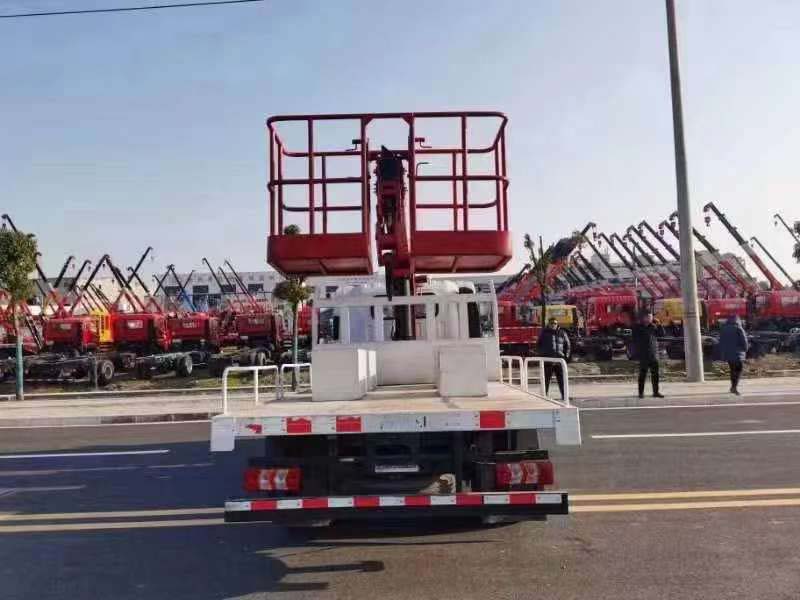 柳汽乘龍藍(lán)牌隨車吊實(shí)力派神器能站人