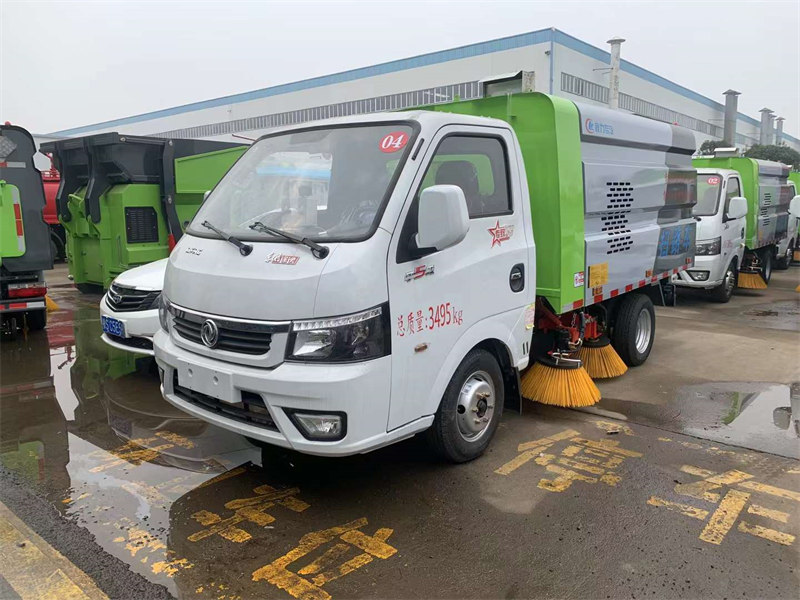 國六排放東風途逸藍牌掃路車批量下線試車中