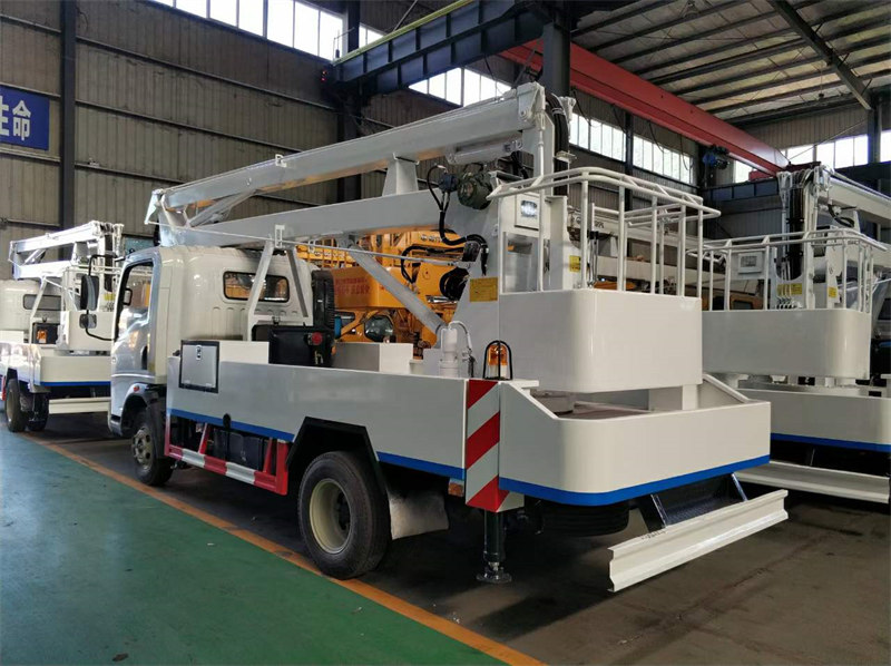 重汽豪沃14~16米折臂高空作業(yè)車出口車型