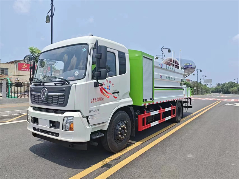 東風(fēng)天錦霧炮車豪華臥鋪駕駛室康機(jī)230馬力