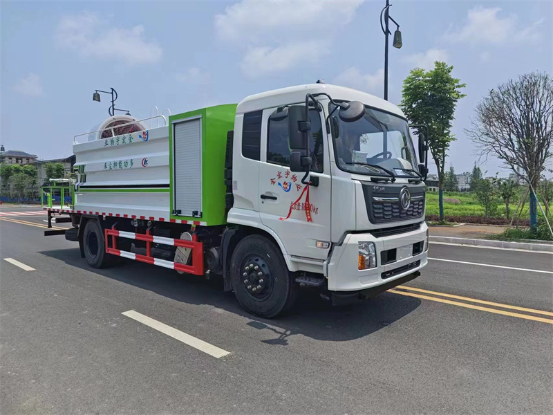東風(fēng)天錦霧炮車豪華臥鋪駕駛室康機(jī)230馬力