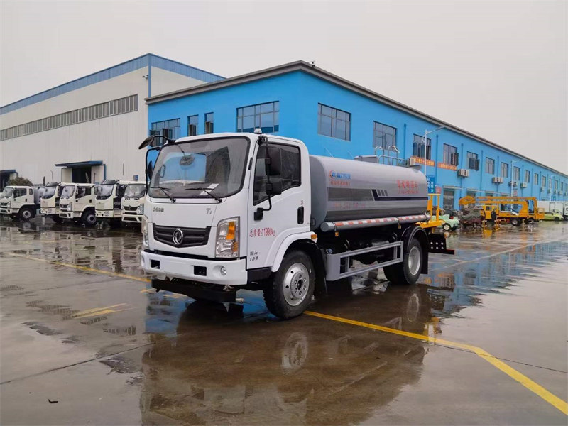 華神T1灑水車(chē)云內(nèi)150馬力發(fā)動(dòng)萬(wàn)里揚(yáng)6檔