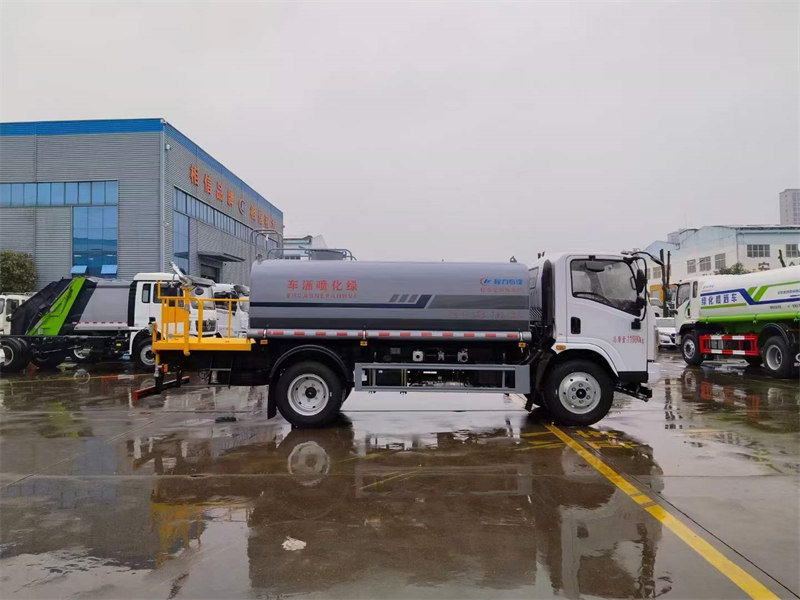 華神T1灑水車(chē)云內(nèi)150馬力發(fā)動(dòng)萬(wàn)里揚(yáng)6檔