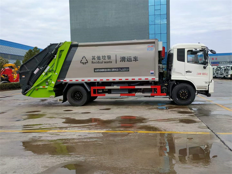 東風(fēng)天錦18立方壓縮垃圾車尾部大落地斗翻轉(zhuǎn)機(jī)構(gòu)