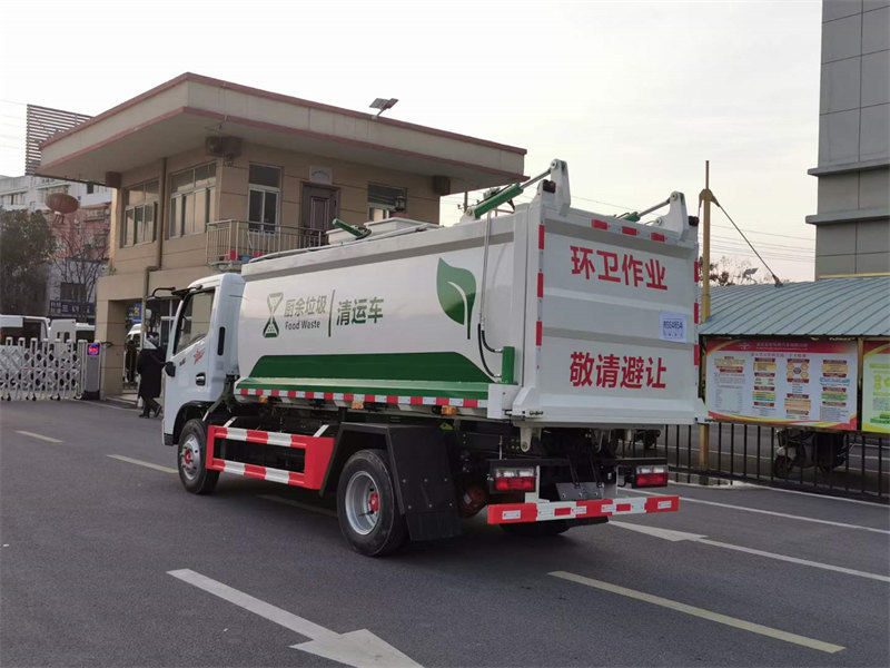 東風(fēng)小多利卡7.5方平門餐廚垃圾車上藍(lán)牌不超重