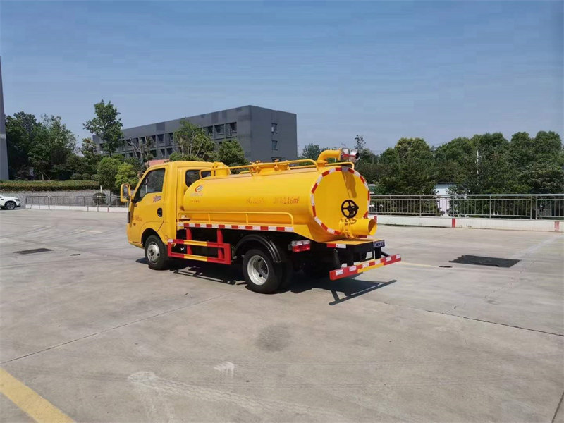 2.8方東風(fēng)途逸吸糞車2800軸距185真空胎