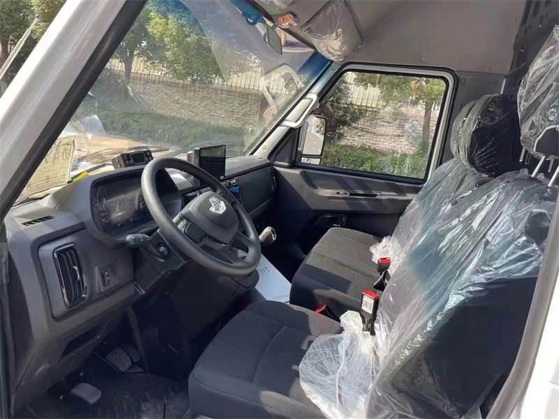 依維柯柴油短軸面包冷藏車雙輪全新得意V35