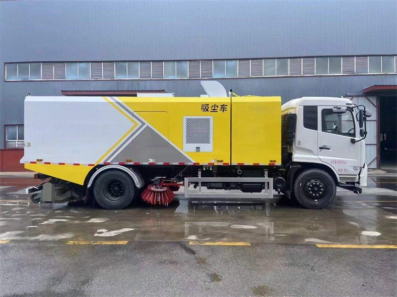東風天錦干濕兩用吸塵車康明斯六缸230馬力發(fā)動機