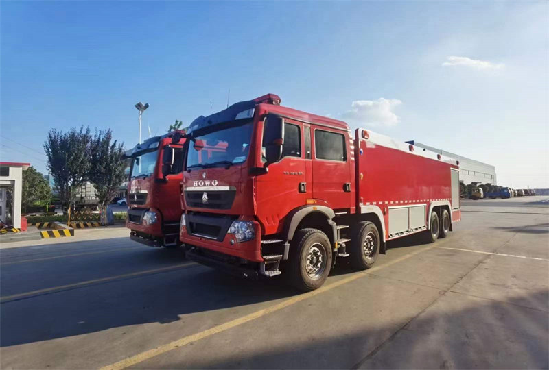 豪沃25噸水罐消防車曼機(jī)460馬力發(fā)動(dòng)機(jī)