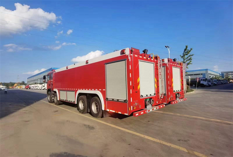 豪沃25噸水罐消防車曼機(jī)460馬力發(fā)動(dòng)機(jī)