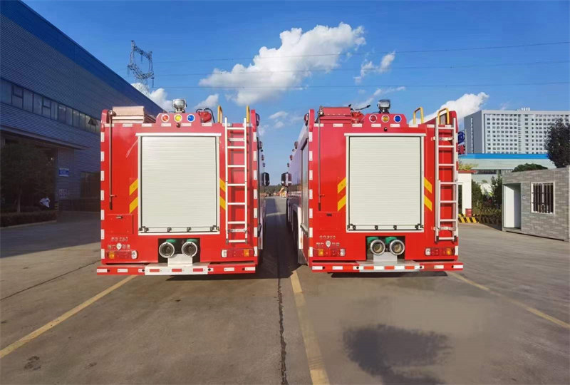 豪沃25噸水罐消防車曼機(jī)460馬力發(fā)動(dòng)機(jī)