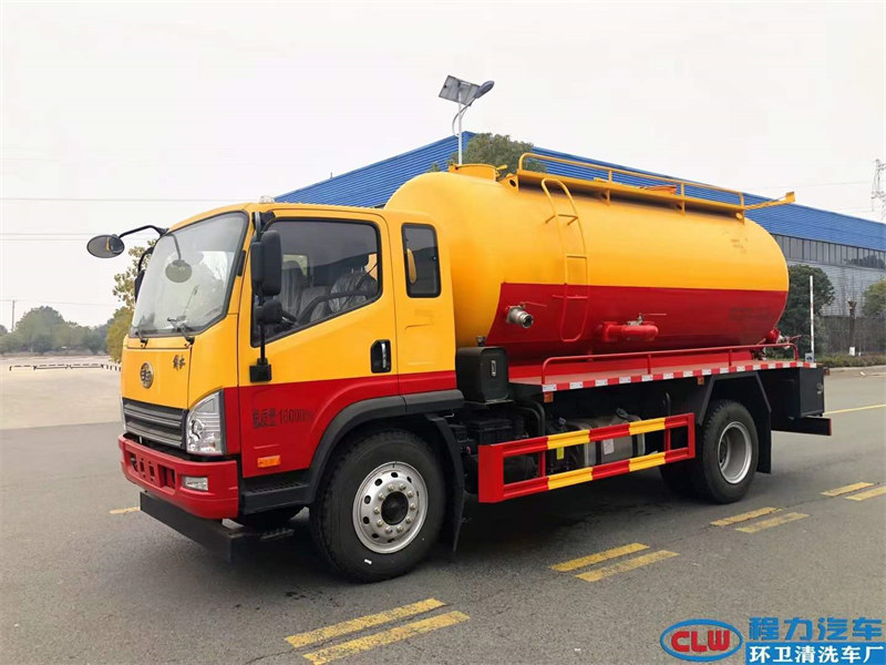 解放虎V清洗吸污車現(xiàn)車優(yōu)惠軸距3950陜齒小八檔