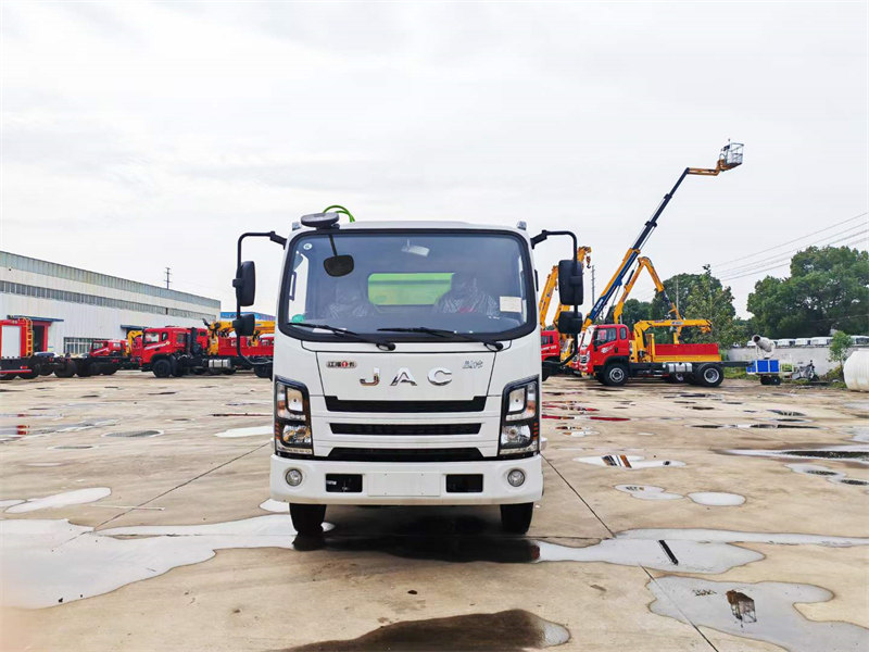 江淮藍(lán)牌餐廚垃圾車三人座云內(nèi)D20發(fā)動機(jī)140馬力