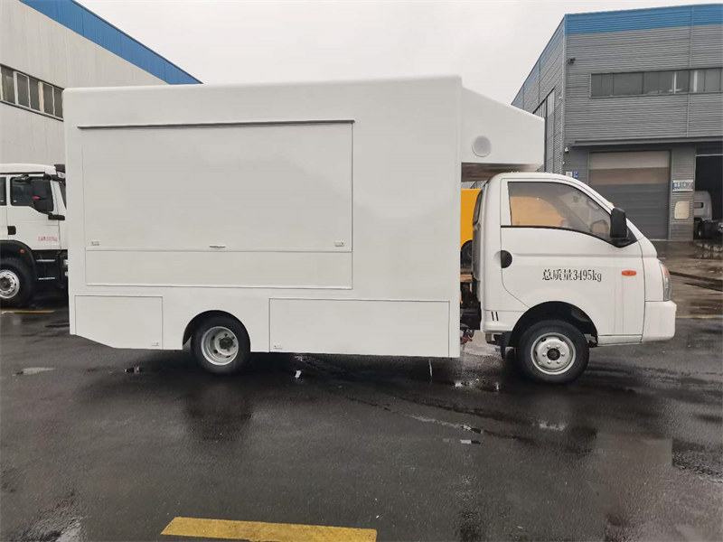 創(chuàng)維電動宣傳車上綠牌不限行宣傳小能手