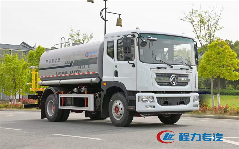 12方東風(fēng)灑水車(chē)生產(chǎn)廠家性?xún)r(jià)比高