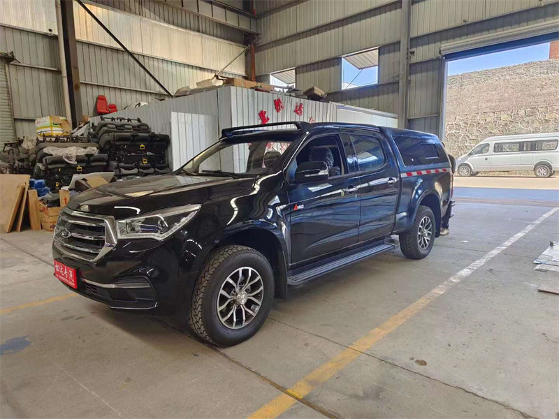五十鈴皮卡殯儀車配備304D常溫棺或制冷冰棺