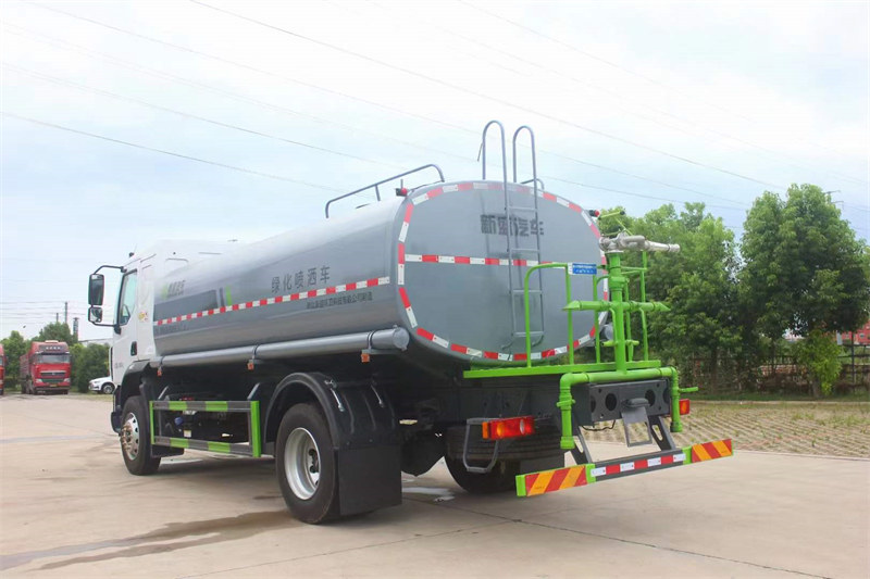 東風(fēng)柳汽15方灑水車特價一臺六缸發(fā)動機(jī)四缸的價格