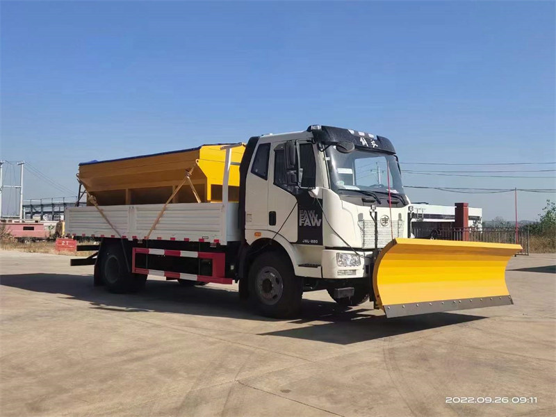 解放除雪車(chē)國(guó)六大柴220馬力輕松應(yīng)對(duì)各種道路環(huán)境