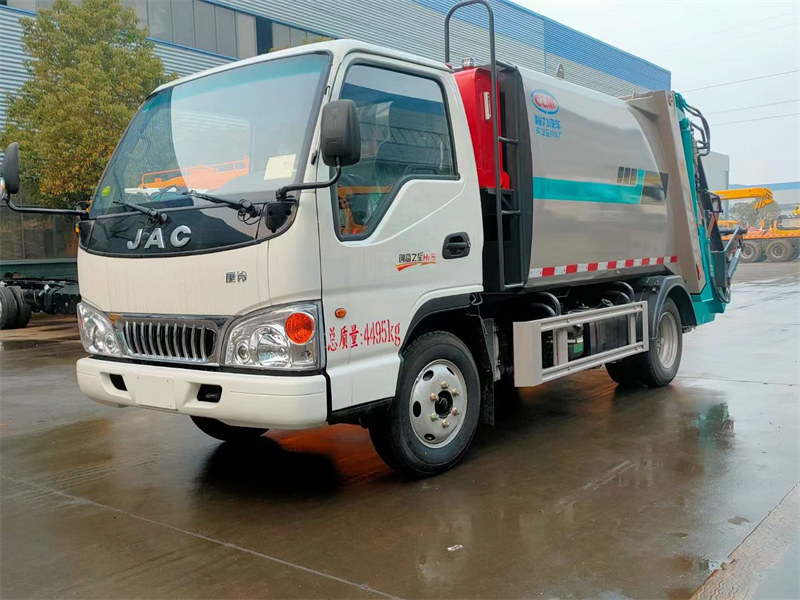 藍(lán)牌壓縮垃圾車暢銷車型一款高效實(shí)用的環(huán)保利器