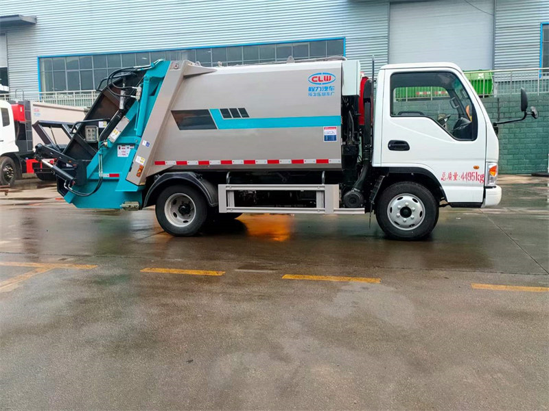 藍(lán)牌壓縮垃圾車暢銷車型一款高效實(shí)用的環(huán)保利器