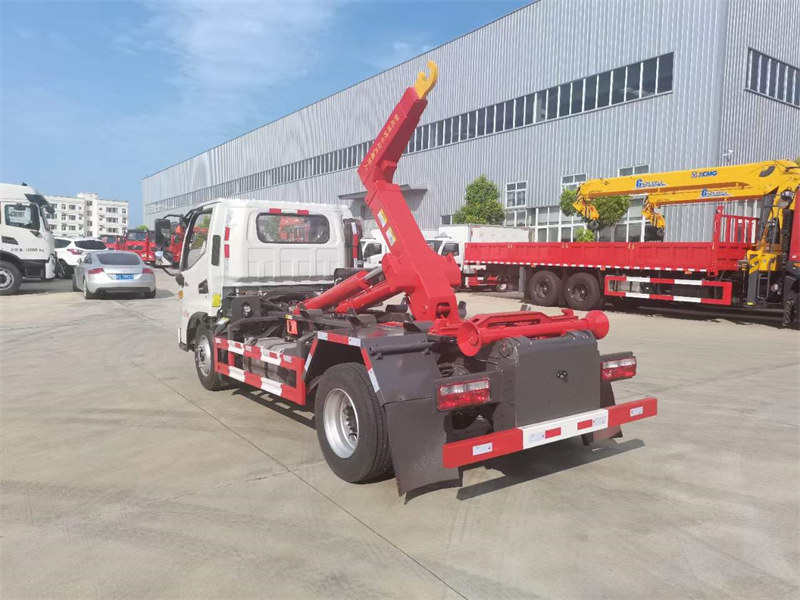 江淮小黃牌勾臂垃圾車城市清道夫的新形象