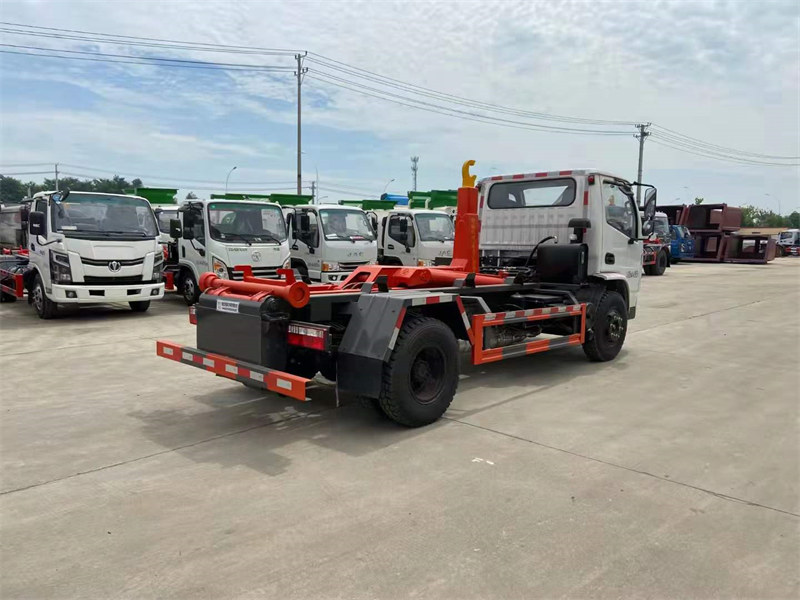 南駿勾臂垃圾車整車高度2080mm勾畫出城市清潔的新篇章